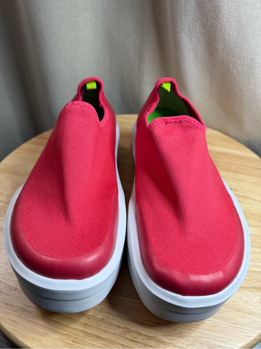 Oofos women’s OOmg eeZee recovery shoes